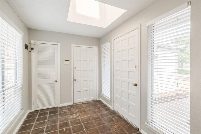 Building Photo - 14415 Locke Ln