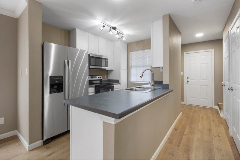 Building Photo - 1502 Cornerstone Ct