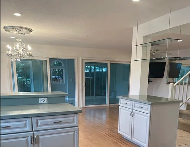 Building Photo - 8771 Bay Pointe Dr