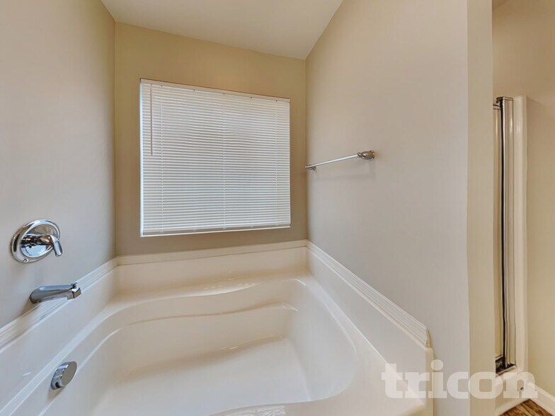 Building Photo - 7432 Hidden Creek Dr