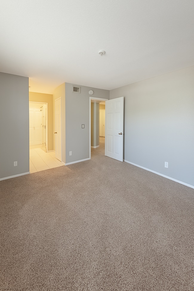 Building Photo - MOVE-IN READY – 1-BEDROOM CONDO IN TUSTIN ...