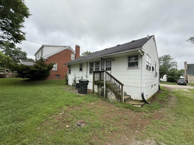Building Photo - 549 Haskins Dr
