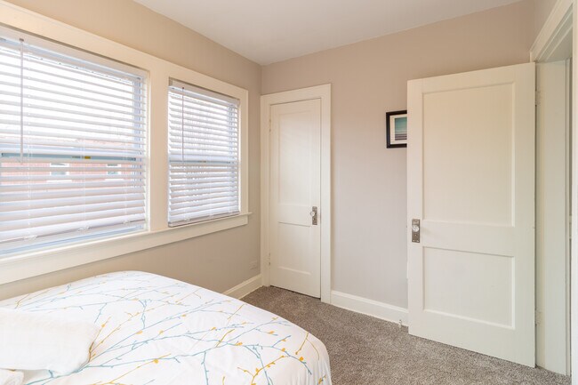 Building Photo - 1123 Wilson Ave