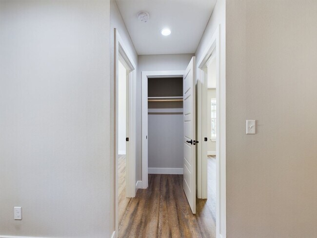 Building Photo - 131
