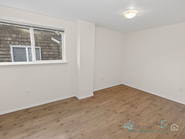 Building Photo - 849 1st Ave