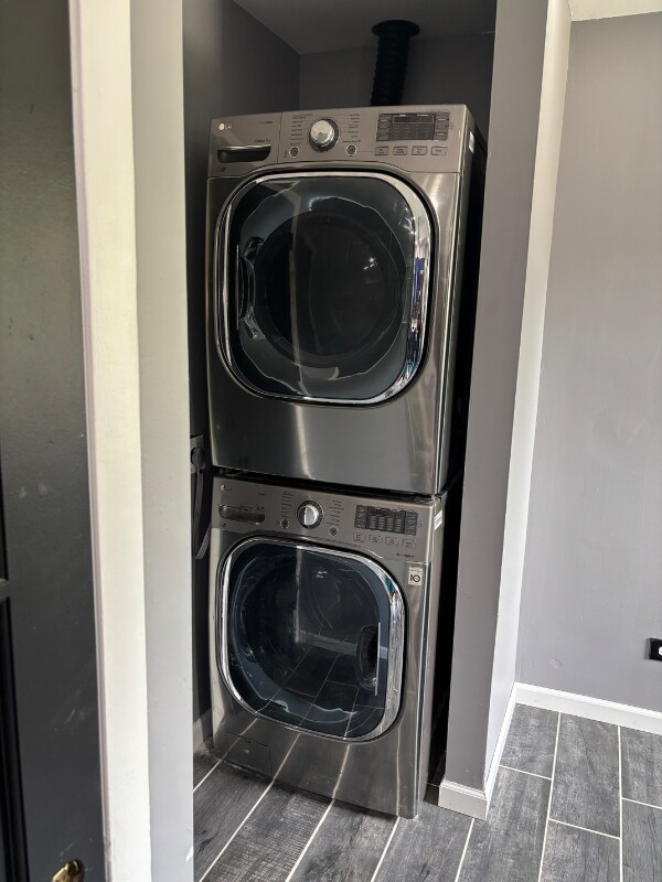 Building Photo - 10624 Mayfield Ave