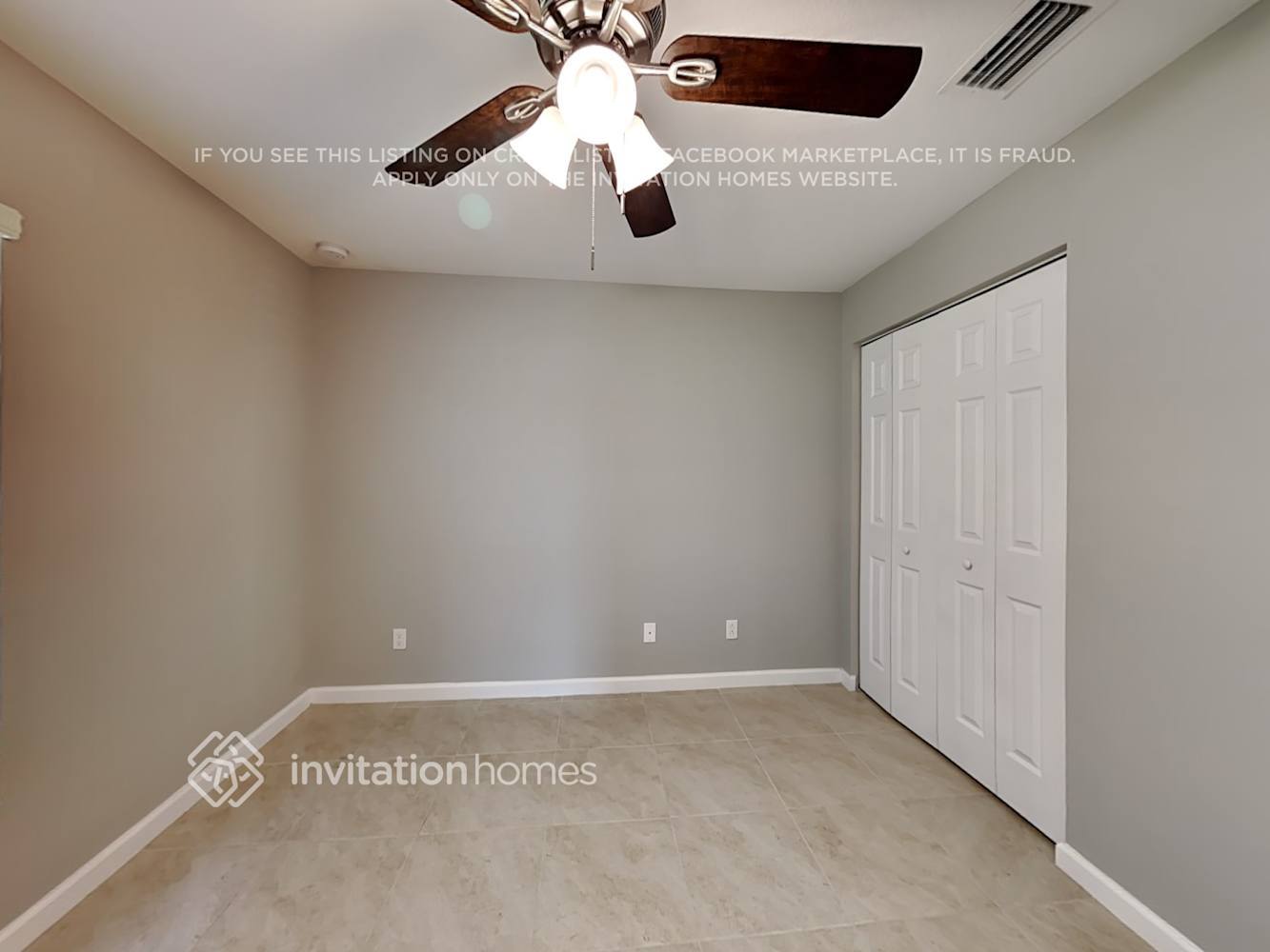 Building Photo - 529 NW Floresta Dr