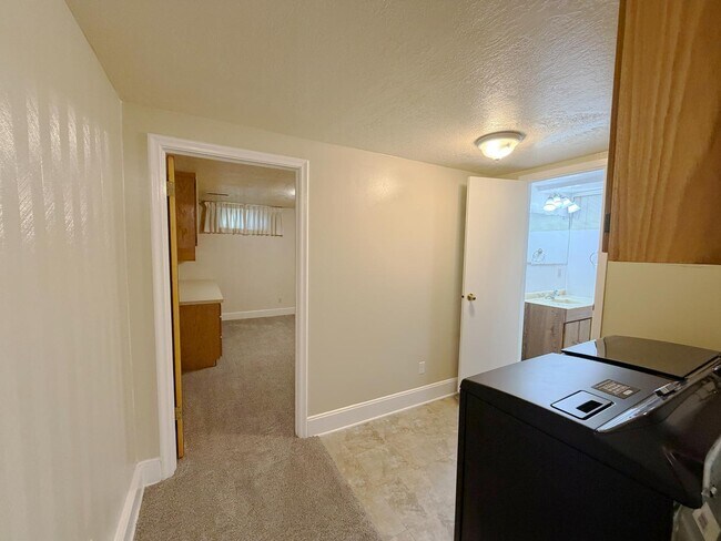 Building Photo - 3590 E 3100 S