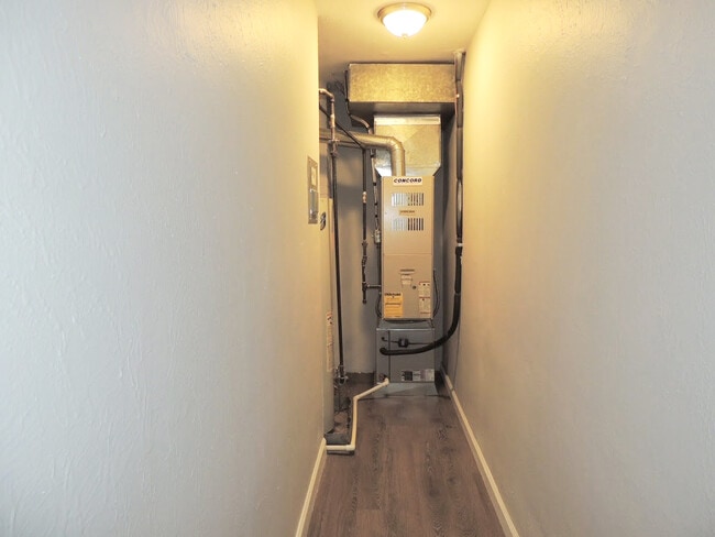 Building Photo - 3 Bed - 1.5 Bath Ranch for Rent in Richmond Heights!