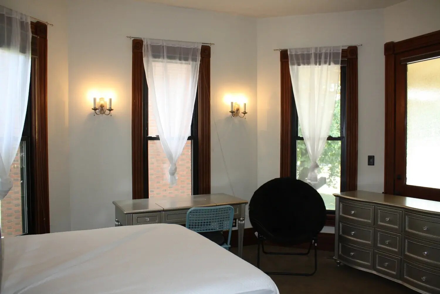 Building Photo - 532 S Walnut St