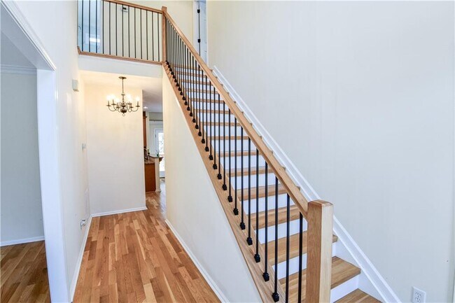 Building Photo - 1865 Oak Tree Hollow