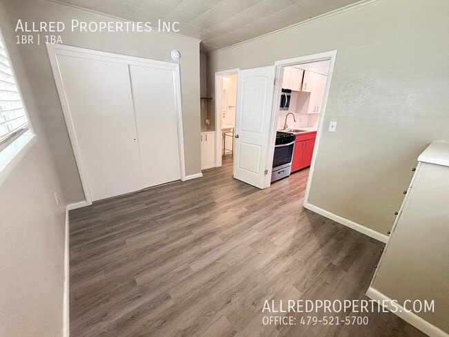 Building Photo - 621 N Leverett-3