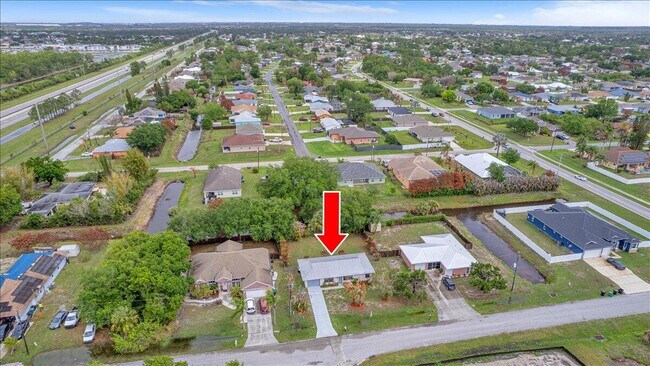 Building Photo - 841 NW Riverside Dr