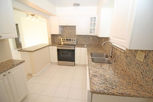 Building Photo - 4454 W Tradewinds Ave
