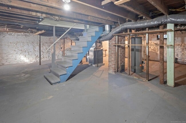 Building Photo - 884 Highland Ave