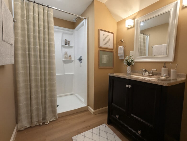 Loft bathroom - 2912 Felix St