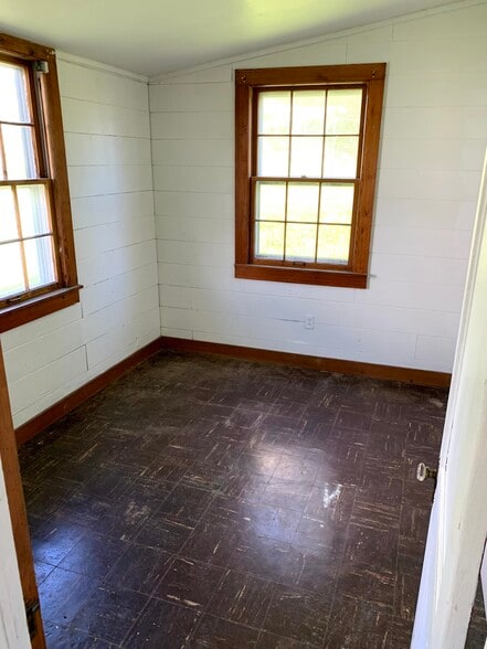 Building Photo - 195 Clearview Dr