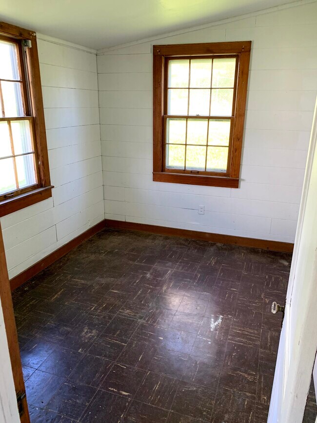 Building Photo - 195 Clearview Dr