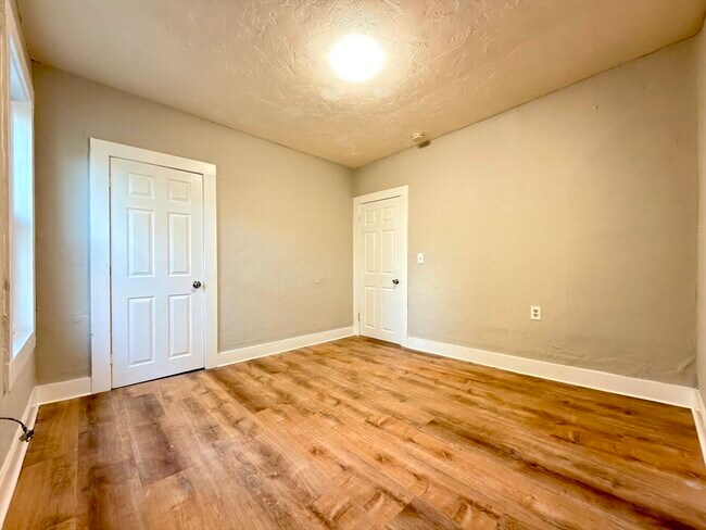 Building Photo - 16 1/2 Winslow St