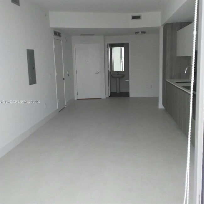 Building Photo - 2900 NE 7th Ave