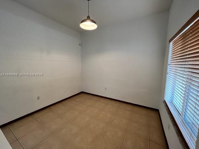 Building Photo - 1932 SE 24th Ct