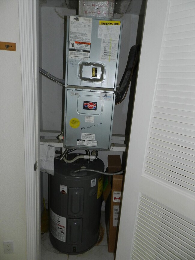 Building Photo - 6307 Bay Club Dr