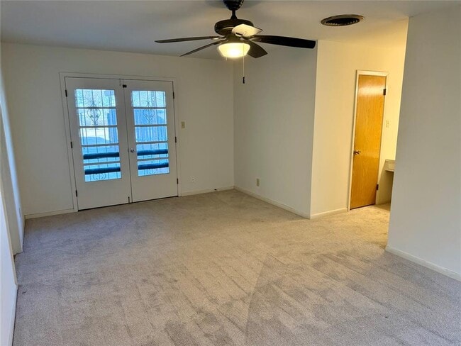 Building Photo - 8601 Karling Dr