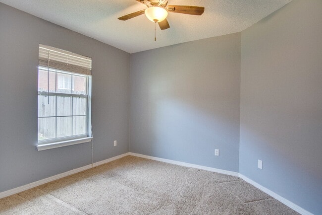 Building Photo - Available now – 3BR/2BA Patio Home with Fi...