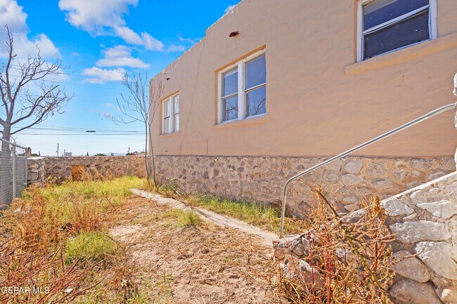 Building Photo - 3418 Frankfort Ave