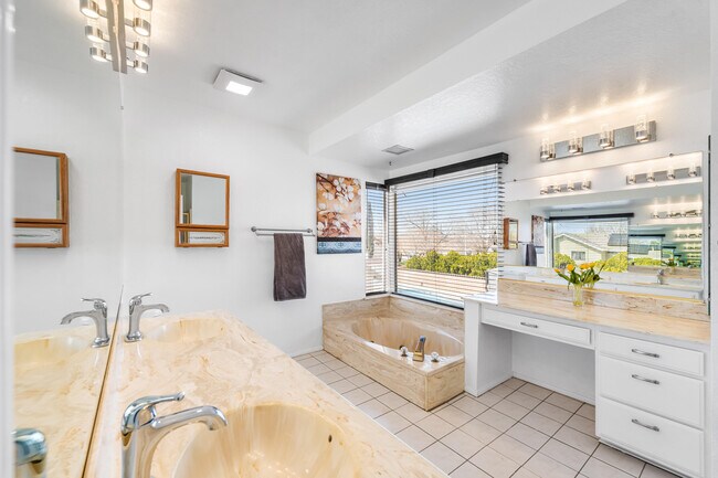 Building Photo - 42851 Lemonwood Dr