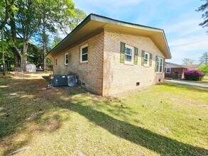 Building Photo - Updated Features