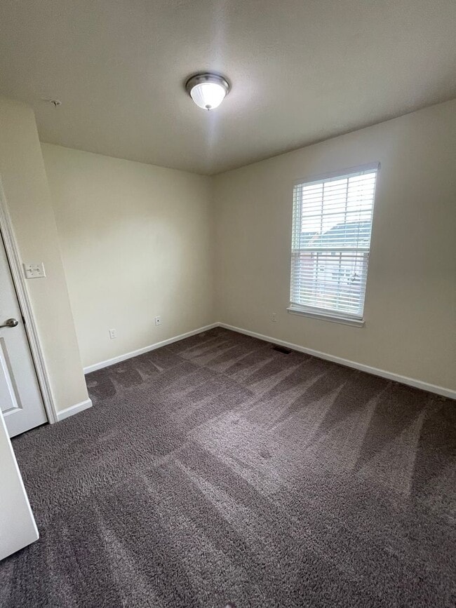 Building Photo - Gorgeous 3 BD/ 2.5 BA Townhouse Available in Wexford!