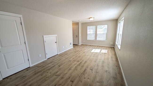 Building Photo - End unit Townhouse in Forest Grove