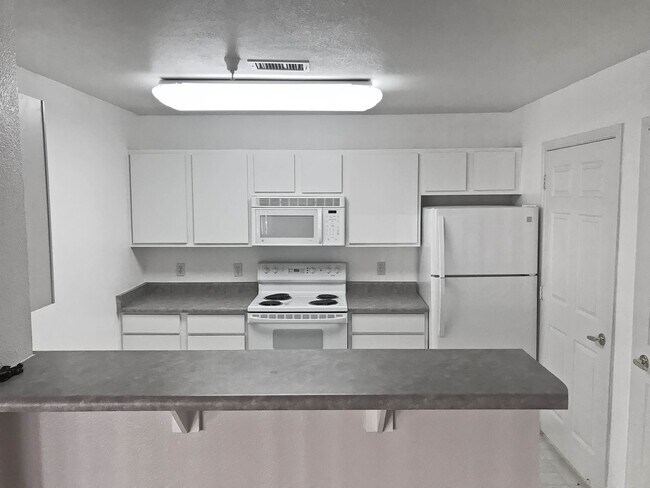 Building Photo - No Maintenance Lifestyle!