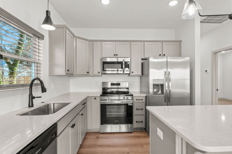 Building Photo - 313 W Broad St