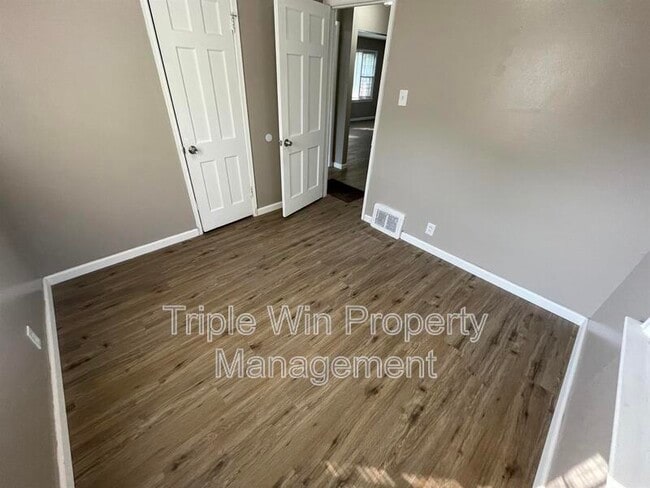 Building Photo - 1901 Eagle Dr