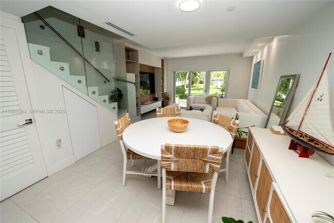 Building Photo - 881 Ocean Dr