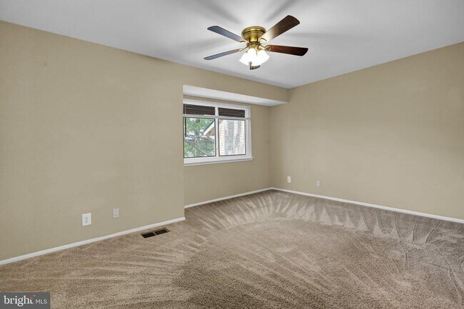 Building Photo - 2665 Glengyle Dr