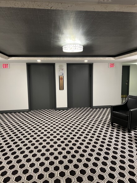 Building Photo - 400 E Colonial Dr