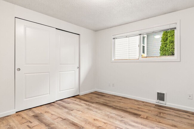 Building Photo - 705-707 N Sumner St.