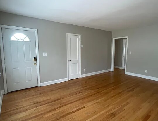 Building Photo - 3211 Pinewood Ave