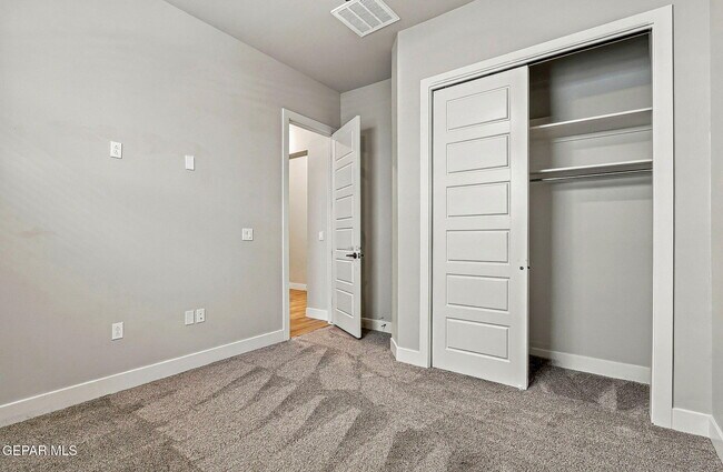 Building Photo - 1807 Ritzy Lou Pl