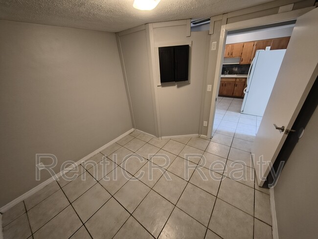 Building Photo - 2128 Riviera Dr