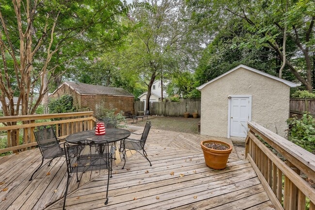 Building Photo - Classic Chevy Chase Charm in NW DC Availab...