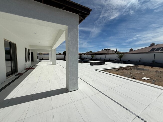 Building Photo - Stonebrook Estates-3 Bedrooms, 3351 SQFT of Luxury & Entertainment