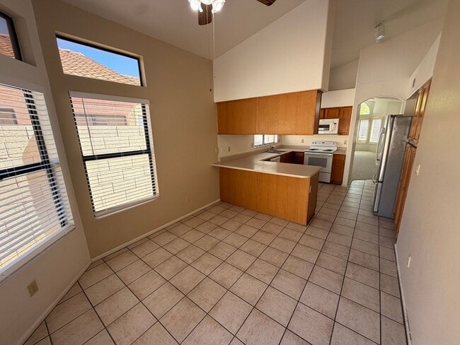 Building Photo - Warm & Charming single level 3 x 2 Home in Stonebridge Lakes!!