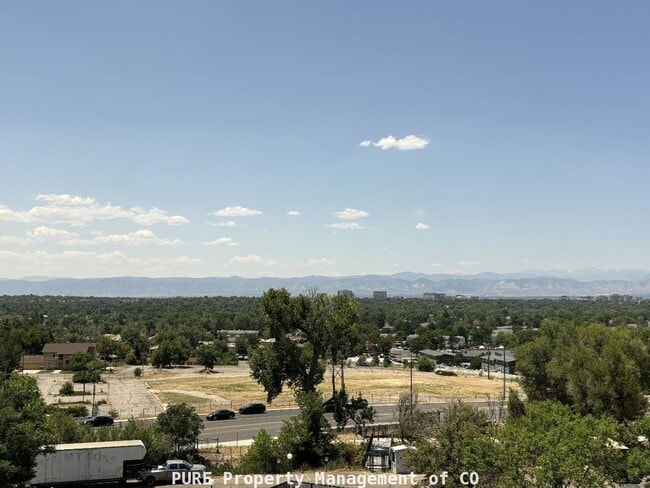 Building Photo - Beautiful 2 bedroom 2 bath condo!  Updated!