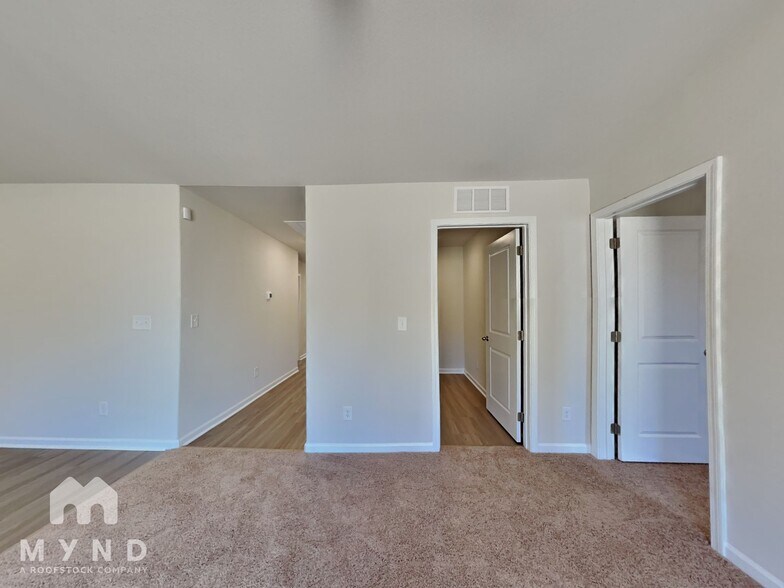 Building Photo - 365 Taverners Ln