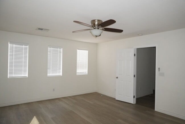 Building Photo - 4 Bedroom Home in Henderson NV!