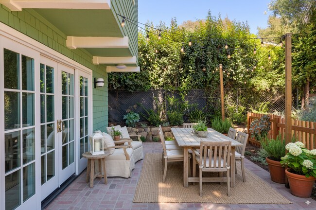 Building Photo - 1323 Alta Vista Rd